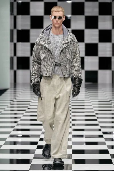 Look 27